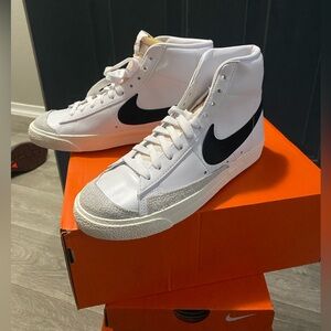 NIKE Blazer Mid '77 VNTG shoes, New with box, never worn, Size 7.5